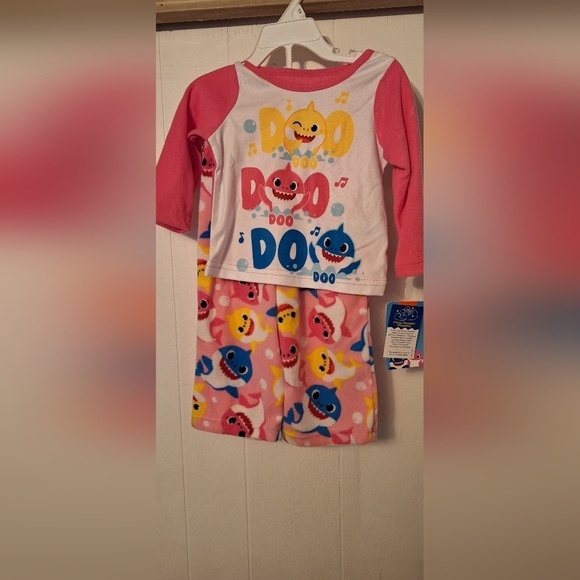 Nickelodeon Baby Shark Infant Girls Pajamas Sz 18 months Pink Sleepwear - Picture 1 of 5